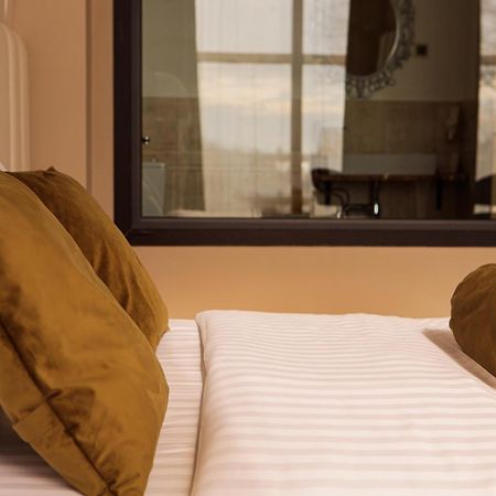 Hotel Port Plaza Evn P'arak'ar Zewnętrze zdjęcie