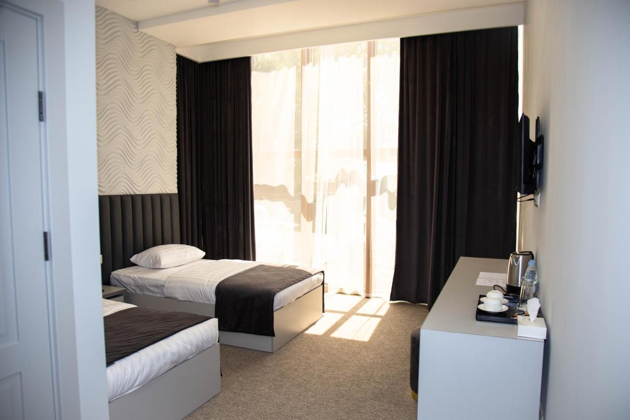 Hotel Port Plaza Evn P'arak'ar Zewnętrze zdjęcie