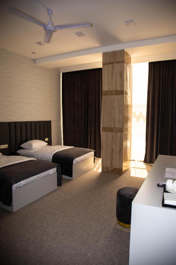 Hotel Port Plaza Evn P'arak'ar Zewnętrze zdjęcie