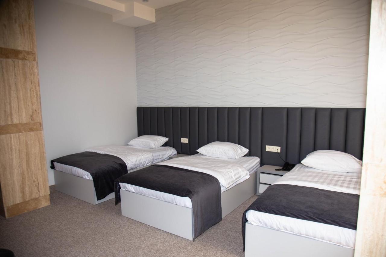 Hotel Port Plaza Evn P'arak'ar Zewnętrze zdjęcie