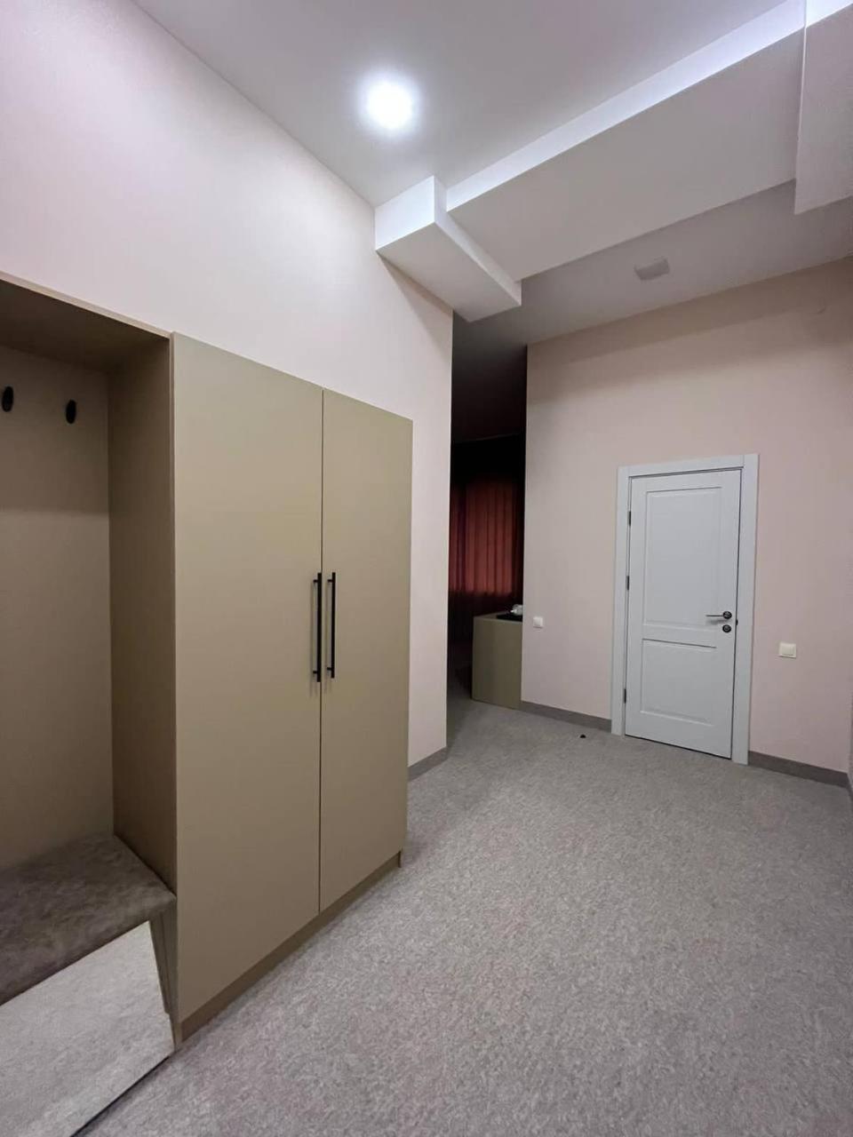 Hotel Port Plaza Evn P'arak'ar Zewnętrze zdjęcie