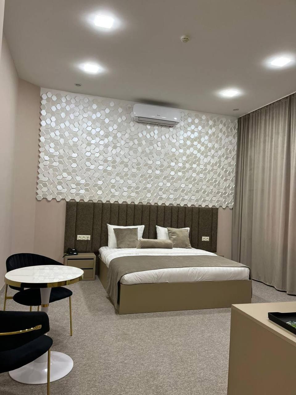 Hotel Port Plaza Evn P'arak'ar Zewnętrze zdjęcie