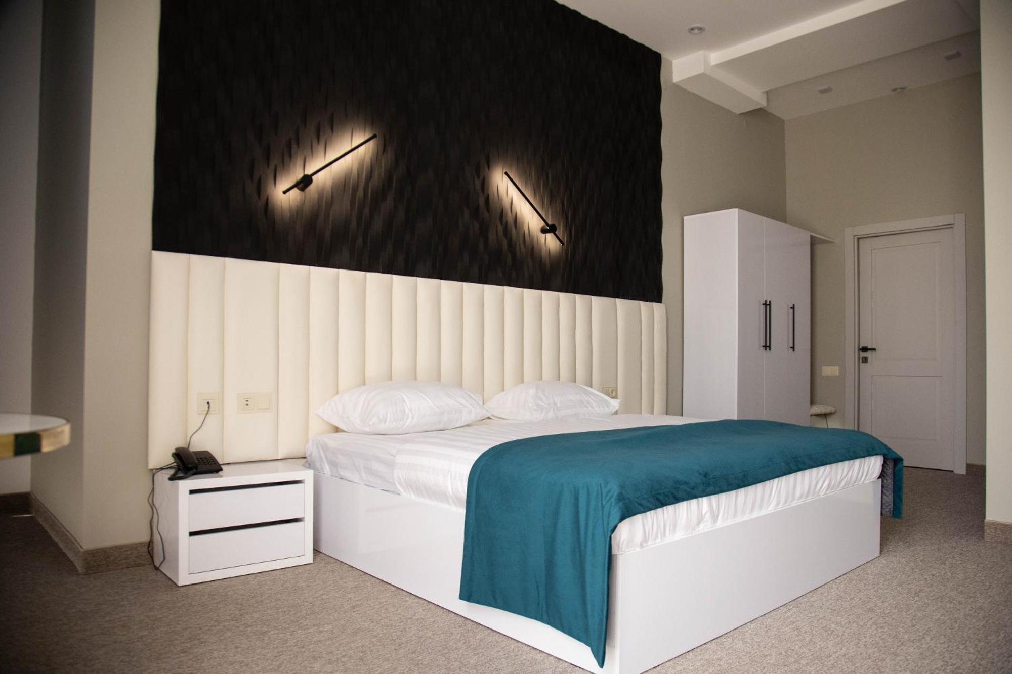 Hotel Port Plaza Evn P'arak'ar Zewnętrze zdjęcie