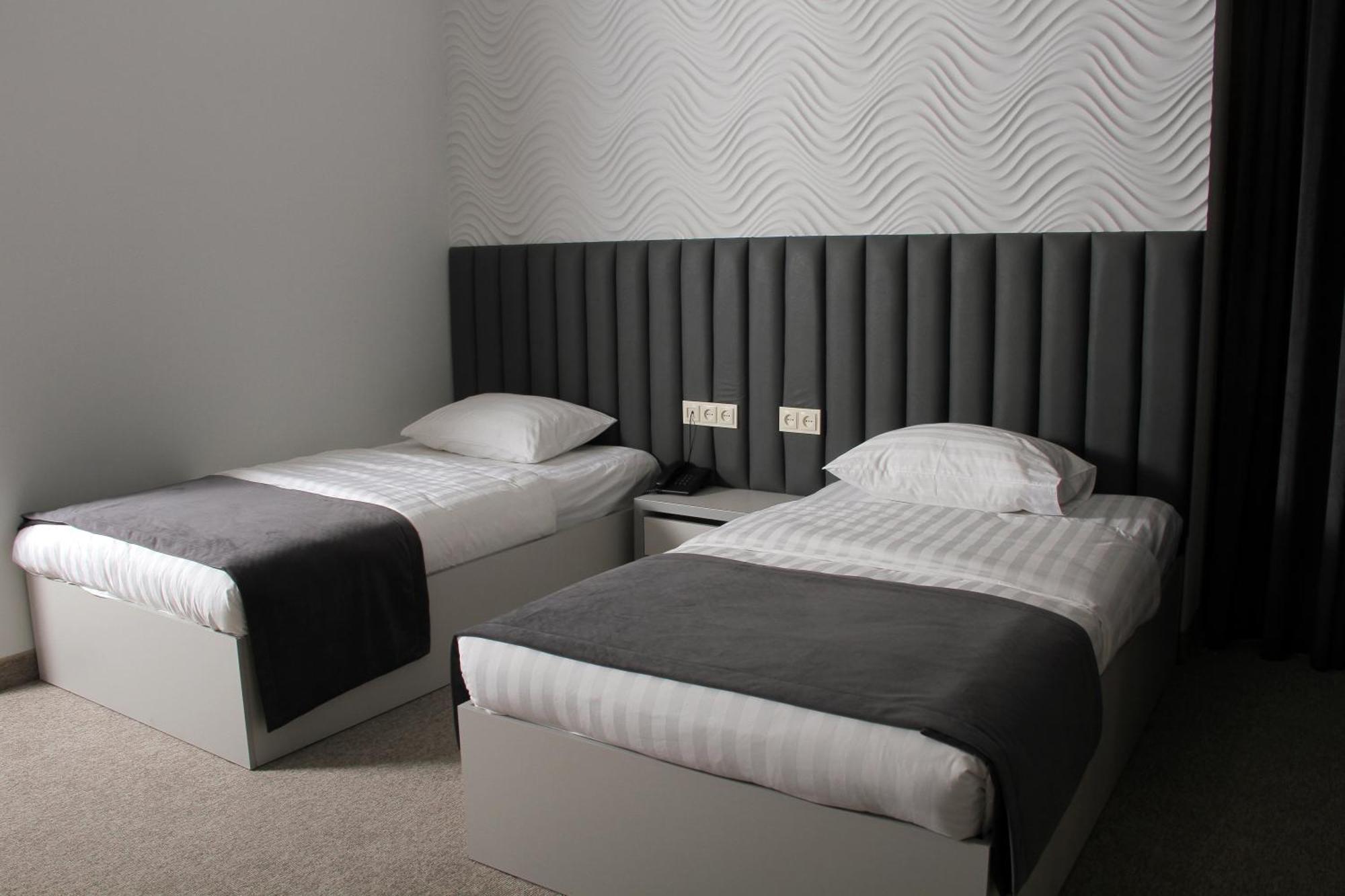 Hotel Port Plaza Evn P'arak'ar Zewnętrze zdjęcie