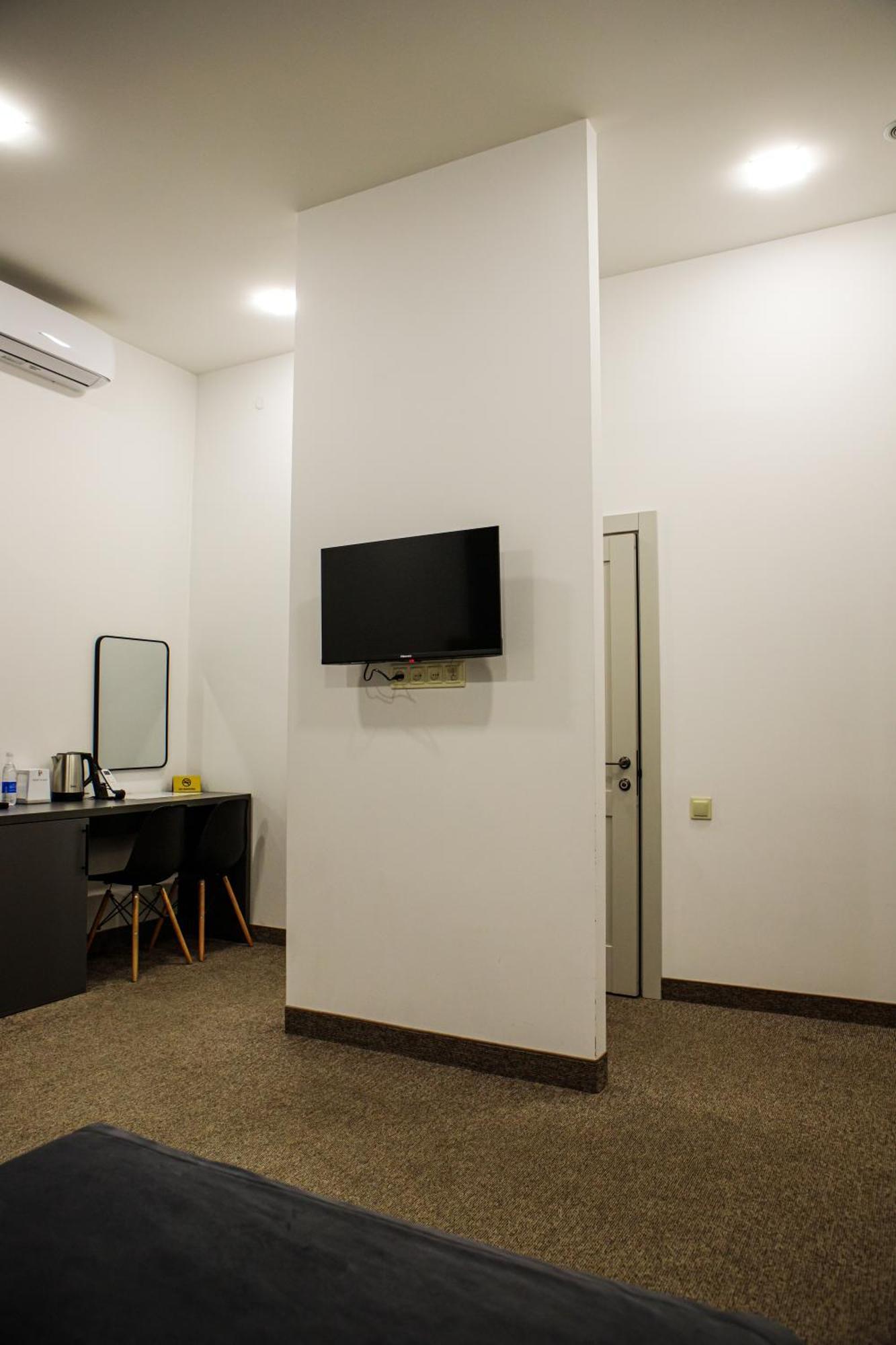 Hotel Port Plaza Evn P'arak'ar Zewnętrze zdjęcie