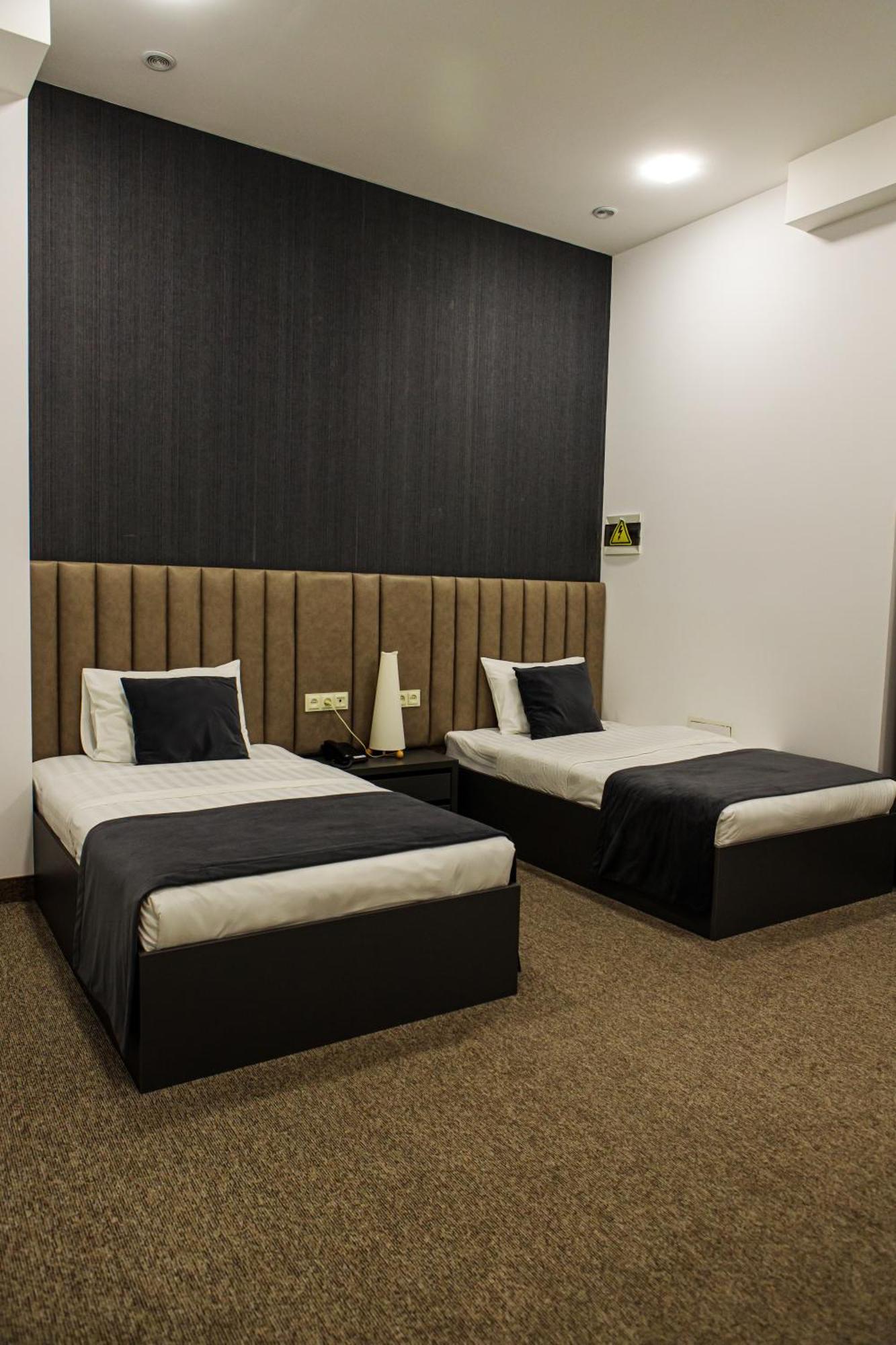 Hotel Port Plaza Evn P'arak'ar Zewnętrze zdjęcie