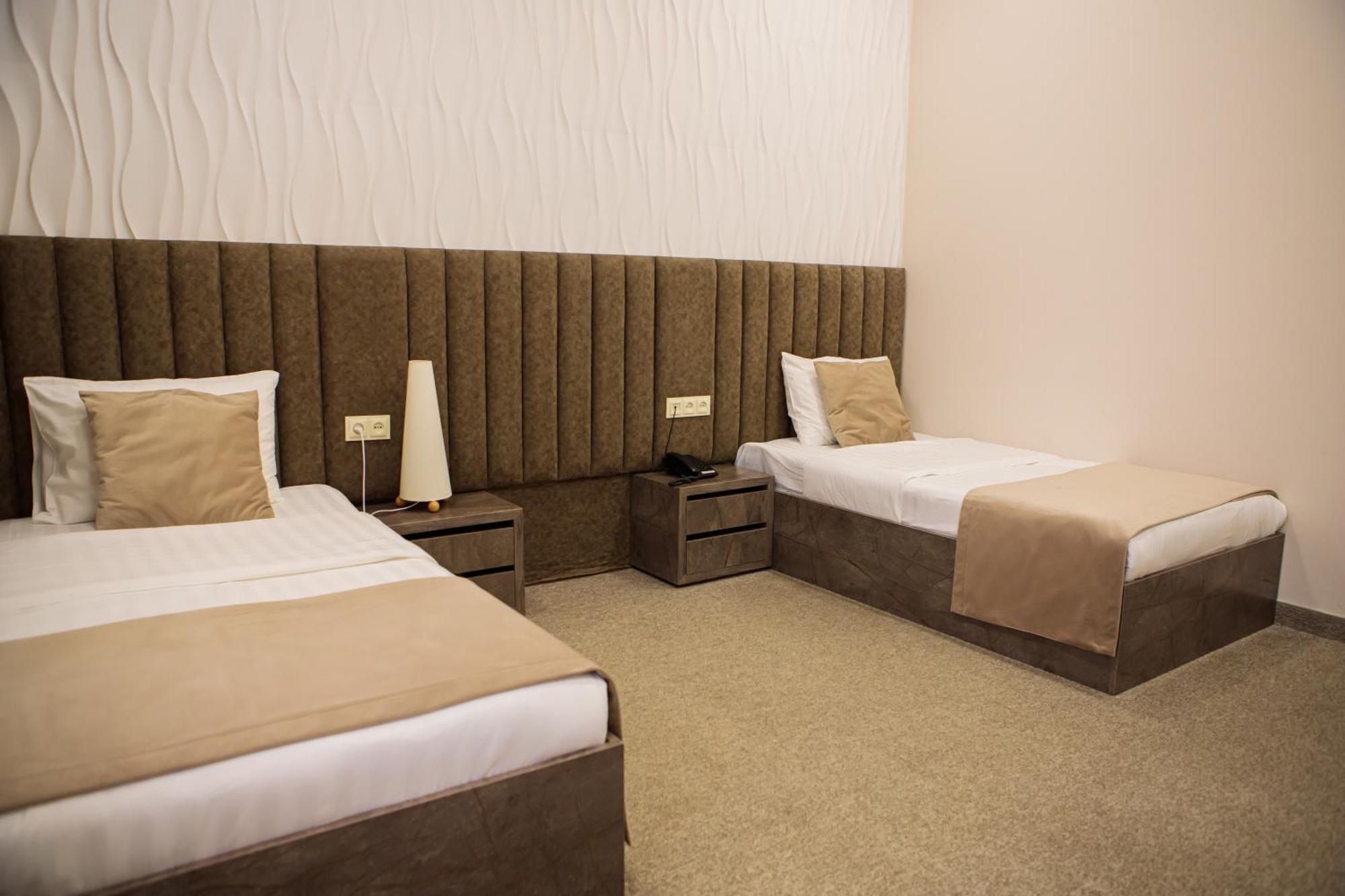 Hotel Port Plaza Evn P'arak'ar Zewnętrze zdjęcie