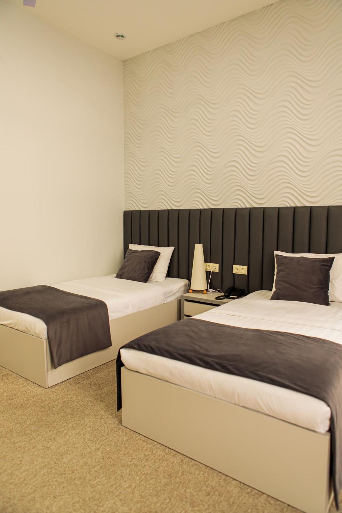 Hotel Port Plaza Evn P'arak'ar Zewnętrze zdjęcie