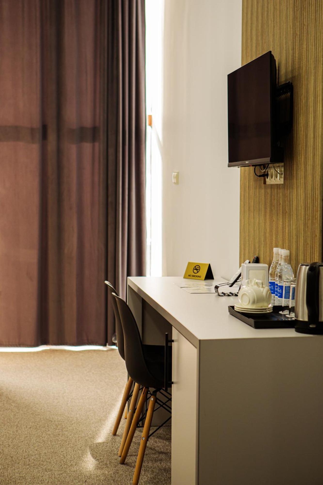 Hotel Port Plaza Evn P'arak'ar Zewnętrze zdjęcie
